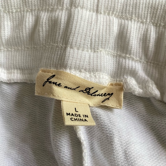 Jane and Delancey womens drawstring elastic waist shorts. Size L - Picture 4 of 7